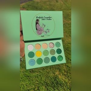 High Pigmented 15 shades eyeshadow by PerfectoCosmetico